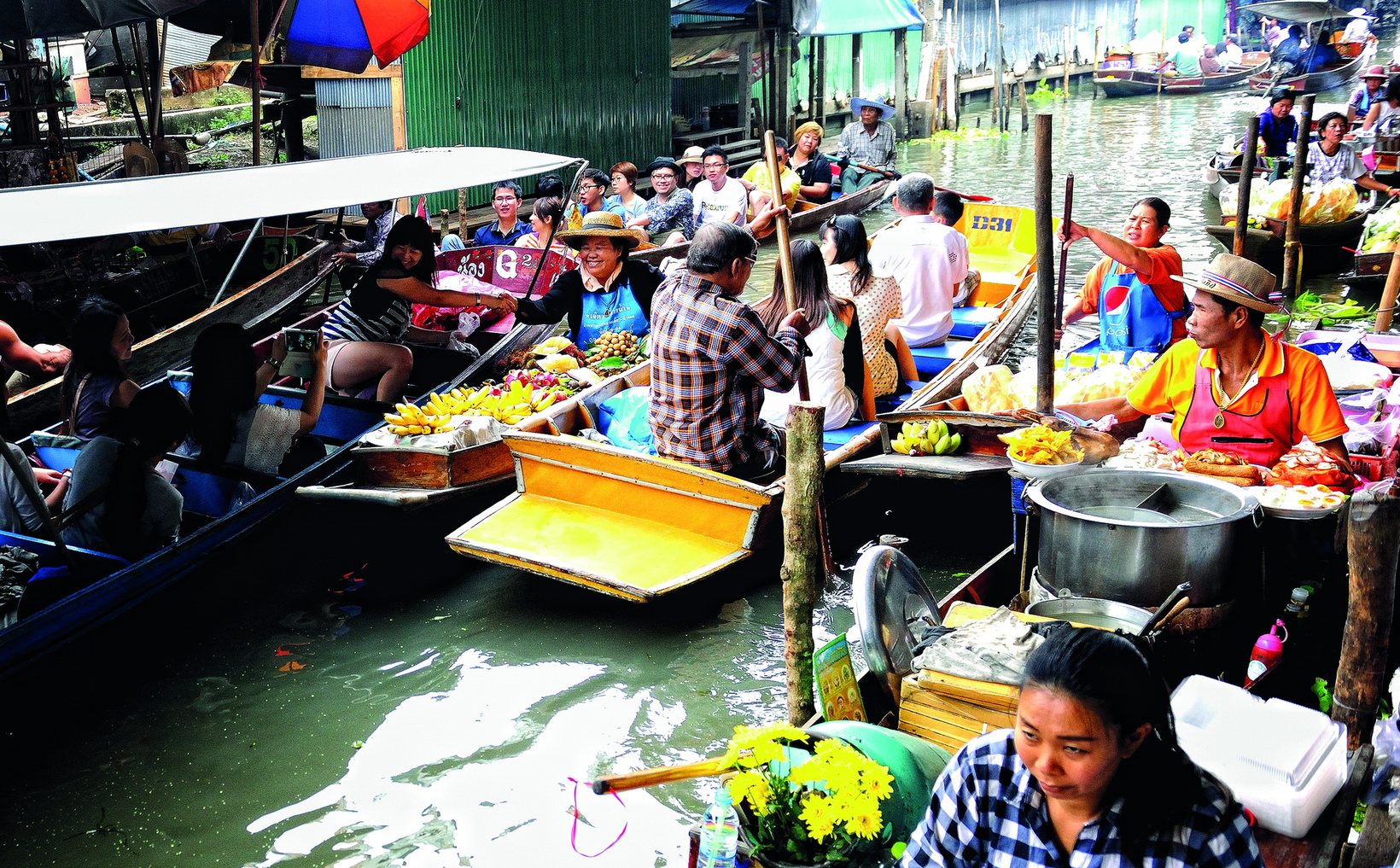 Damnoen Saduak floating market