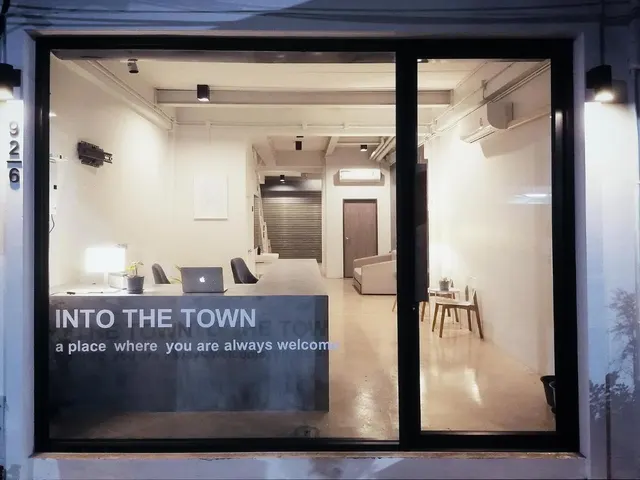 Into the town, photo 5